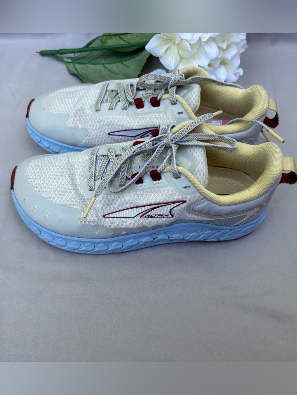 Altra Outroad 2  Trail Running shoes Women’s size 8